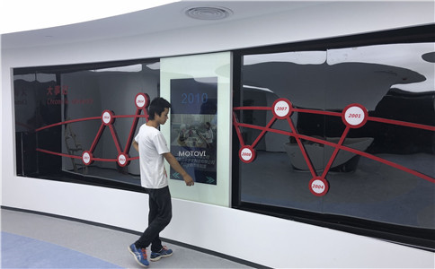 滑轨屏应用于智能展厅设计