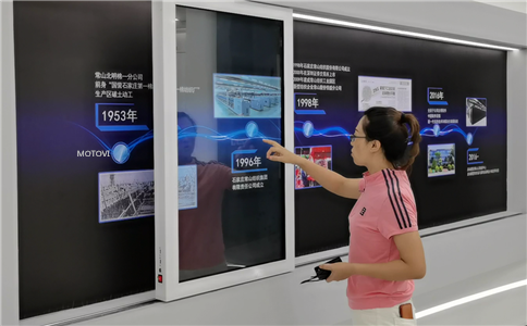 滑轨屏互动装置×创意展示应用于数字展厅设计
