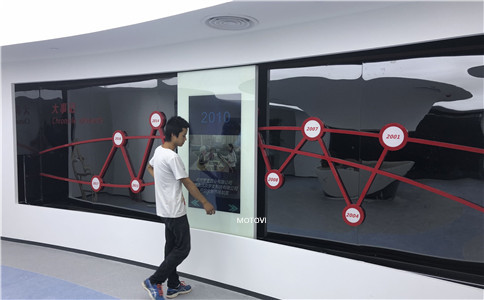 滑轨屏助阵企业展厅设计构建全新体验的互动空间