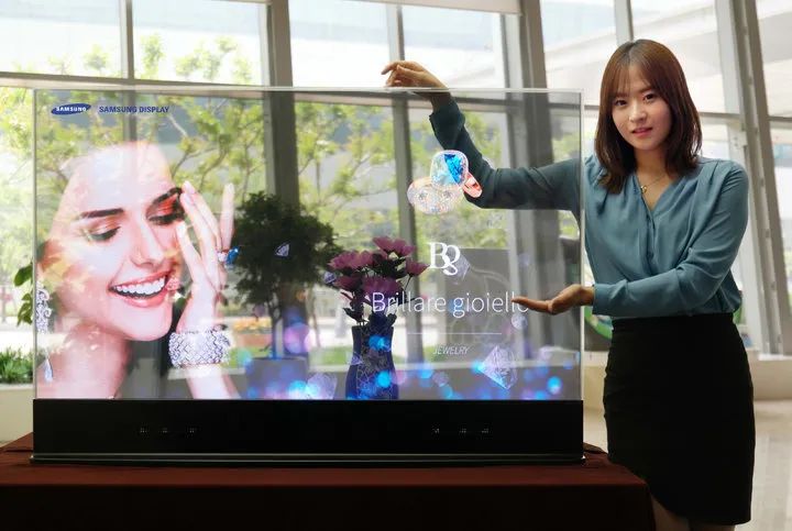 三星在 2016 年展示的全透明 OLED 屏
