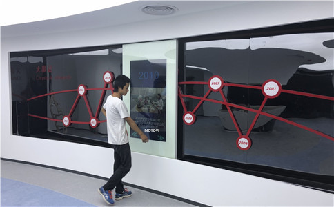 滑轨屏互动应用于展厅设计_现场体验